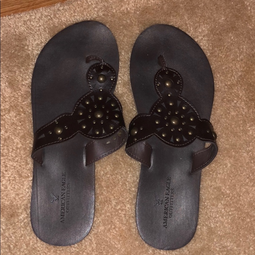 Am. Eagle flip flops